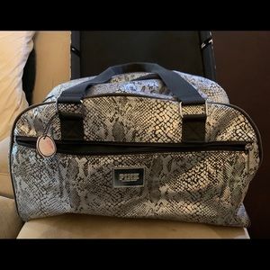 VICTORIAS SECRET PINK DUFFLE BAG